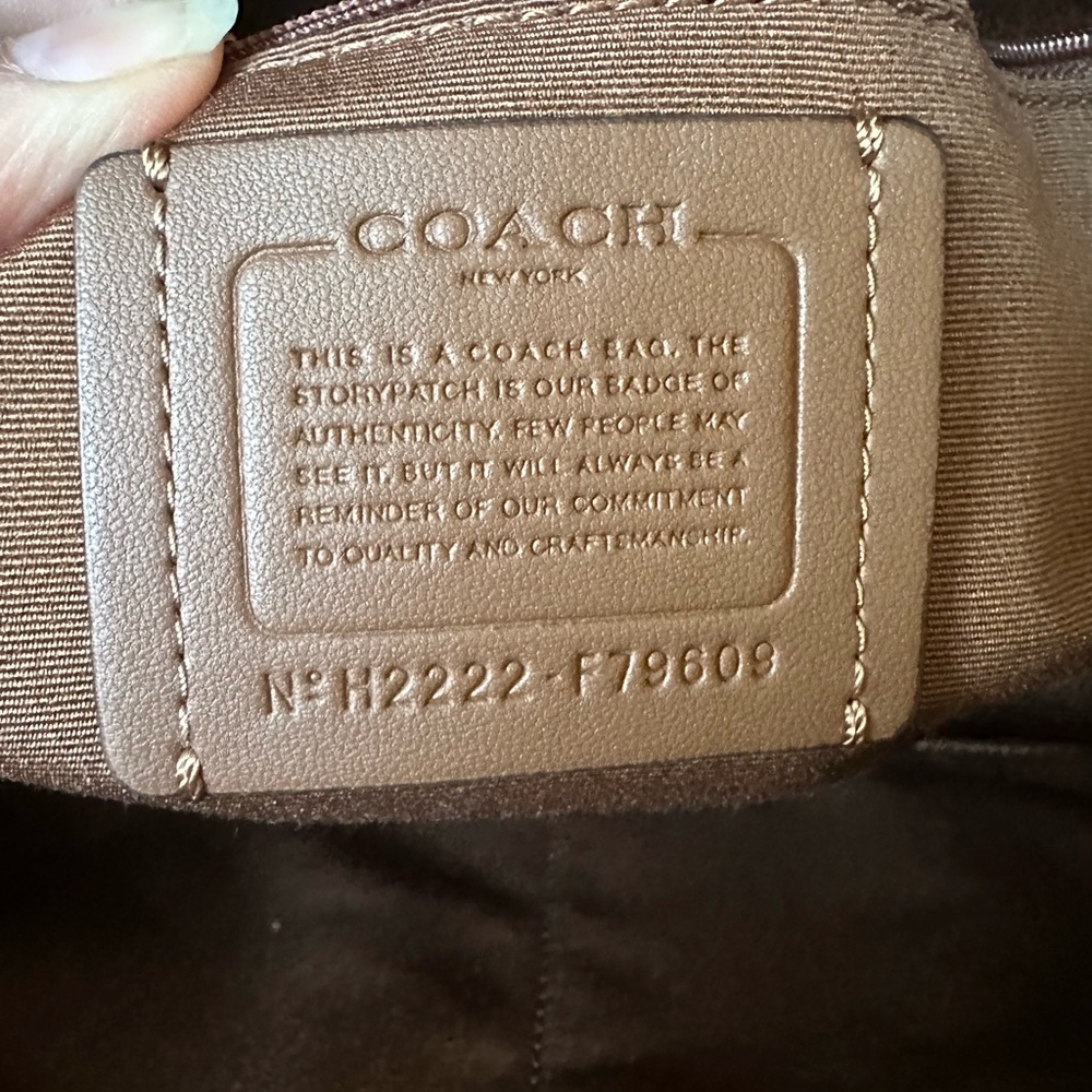 Coach gallery tote in signature canvas - Picture 8 of 13